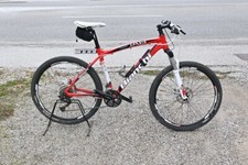 mountain bike usata Bianchi colore rosso e bianco, mod Performance Jab 7500 