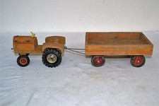 VECCHIO TRATTORE CON CARRO IN