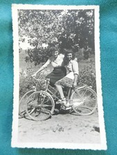 20095) FOTOGRAFIA FOTO FIORETTA CASALE VIA CAVOUR DUE RAGAZZE IN BICICLETTA 