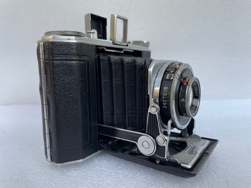 Macchina fotografica - , a