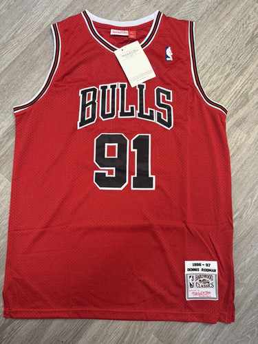 Maglia nuova con etichette