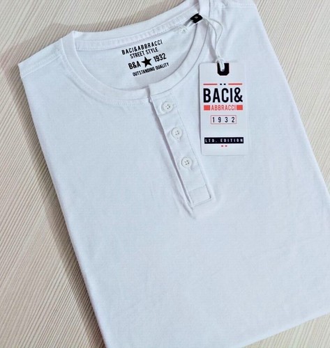 Nuova baci abbracci t shirt - &, t-shirt