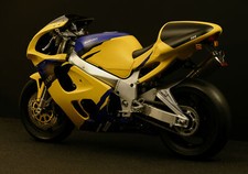Copricerchio posteriore MDESIGN SUZUKI GSX R 750 1996-1999 in vetroresina 