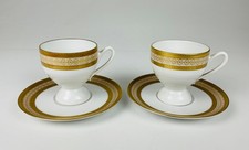 Due tazze moka con piattini