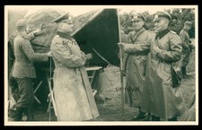 Ufficiali Wehrmacht in cappotto durante la costruzione del campo tendato - WW2 cartolina fotografica 14x9cm