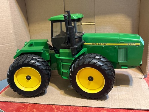 Trattore agricolo articolato