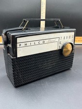 Radio d'epoca Philco Personal D-661 portatile AM Tube nera si accende