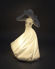 Morena Design Porcellana bisquit Damina porcellana con led