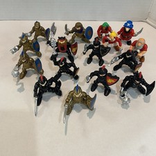 Lotto 16 figurine castello