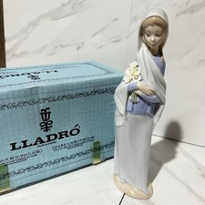 Lladro Girl con Calla Lillies
