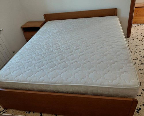 Letto matrimoniale ampio - letto,