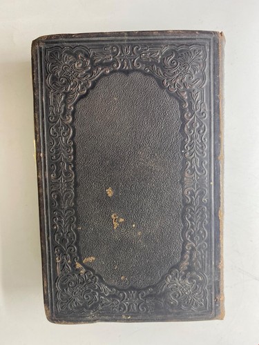 Antique black embossed leather - black,