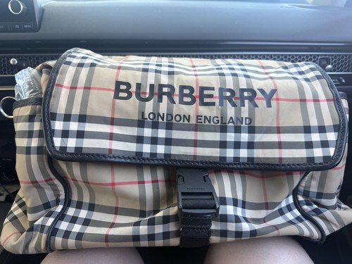 Authentic light wear burberry - authentic,