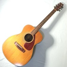 Chitarra acustica giapponese