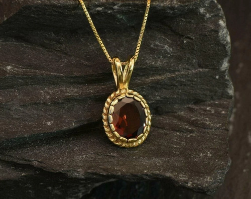 Ciondolo solitario granato