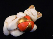 Thun Bolzano gatto con palla