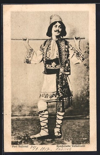 Giovane uomo costume - in,