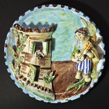 Piatto in rilievo in ceramica vietrese – Serenata Firmato Procida Vietri anni 50