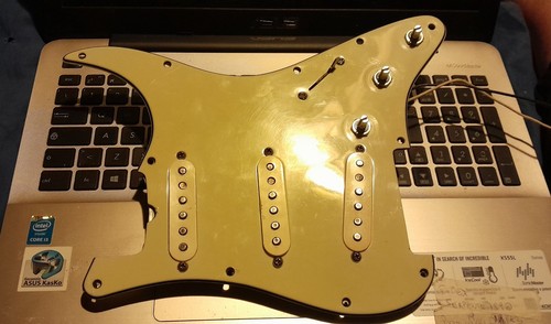 Pickguard fender stratocaster - pickguard,
