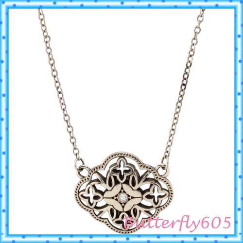 Collana con ciondolo - , in