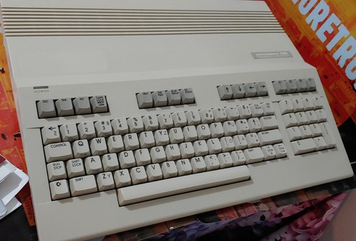 Computer commodore 128 bit - commodore,