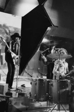 Jimi Hendrix si esibisce con