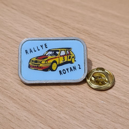 Rare pin voiture - (c8),