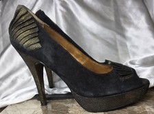 Scarpe con licenza poetica