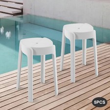 Sgabelli impilabili in