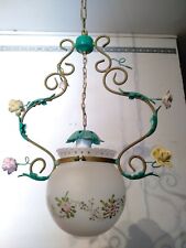 lampadario con fiori di ceramica