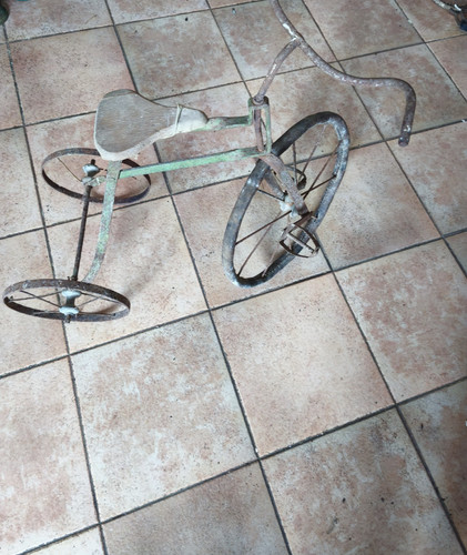 Triciclo antico - triciclo,