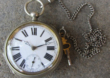 ANTICO  OROLOGIO DA TASCA  FUNZIONANTE DIAMETRO 57 MM CARICA CON LA CHIAVETTA