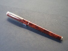 Penna stilografica Sheaffer laccata con motivo radica e pennino dorato "F"