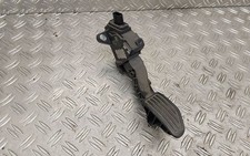 Toyota Yaris 2015 Acceleratore