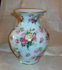 Vaso con lussureggiante - , decoro