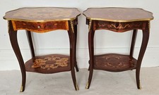 Coppia di antichi tavolini francesi intarsiati, comodini intarsiati, Luigi XV.