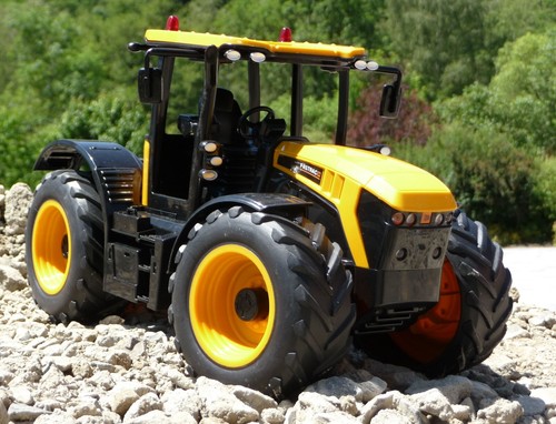 Trattore radiocomandato jcb - trattore,