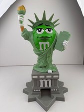 M&M’s Green Statue of