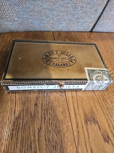 Vintage romeo julieta empty - vintage,