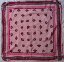 Joli foulard tour de cou