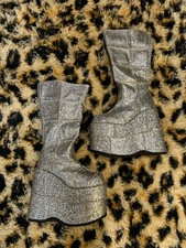 Stivali al ginocchio Demonia Stack-301G argento glitter Gene Simmons plateau taglia 8