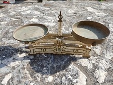 Antica bilancia in ghisa