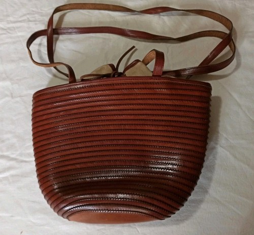 Borsa secchiello pelle - in,