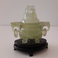 Urna trepiede giada pietra