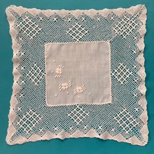 Fazzolletto antico con bordo al tombolo 23 cm cotone bianco