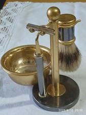SET DA BARBA VINTAGE  CON STAND IN METALLO DORATO PENNELLO RASOIO E BACILE