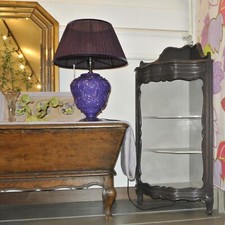 Angoliera laccata a giorno.