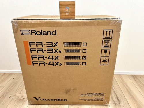 Roland v accordion - roland, fr-4x