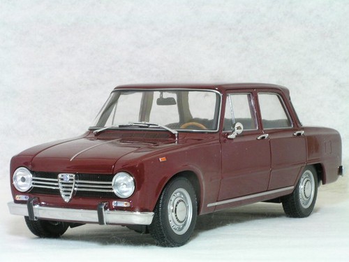 Alfa romeo giulia 1300 - 1/18,