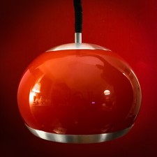 Lampada in acrilico rosso e